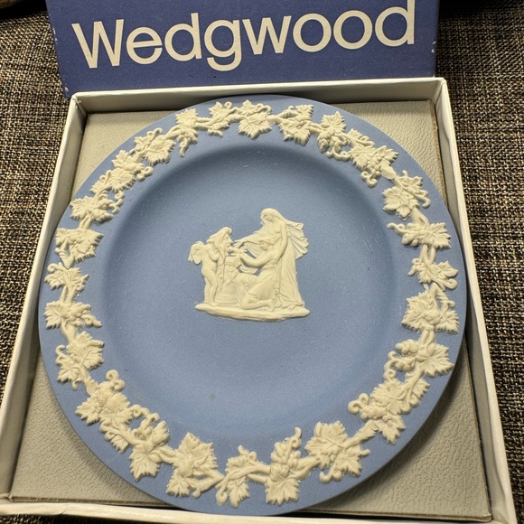 Vintage Wedgwood Pale Blue Jasper Sweet Dish Round with Box And Receipt ‘69 - Picture 4 of 15